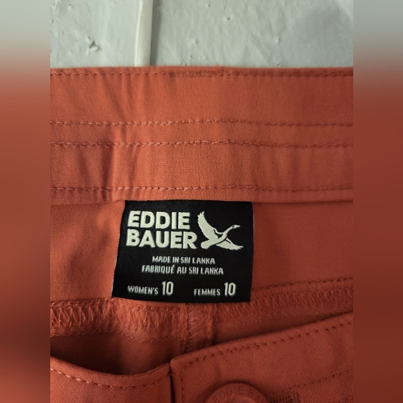 NEW- Eddie Bauer Women's Coral Cargo Shorts, Size 10 (32) - Picture 4 of 8